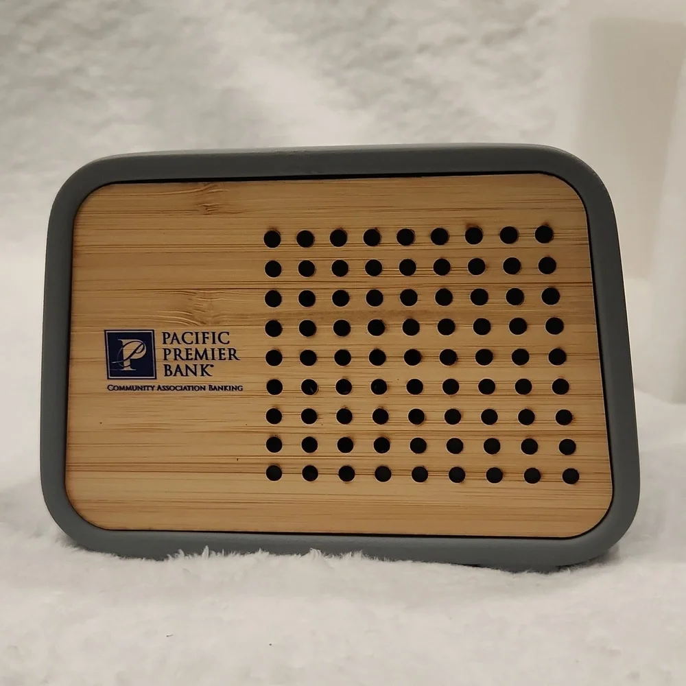 Temblor Wireless speaker and charger, gray ans bamboo - Picture 6 of 7